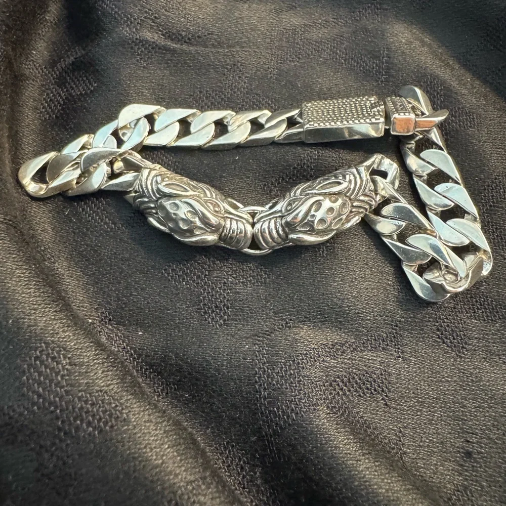 Gucci Garden 925 Silver Feline Head Engraved Bracelet
